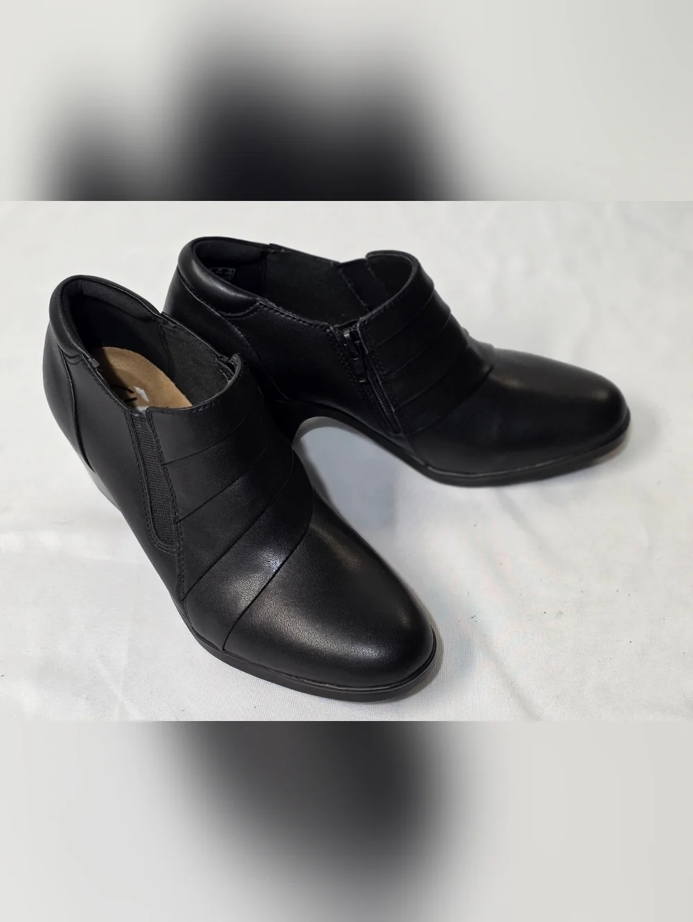 Clarks Emily 2 Pearl Black Leather Ankle Booties Womens Size 7
